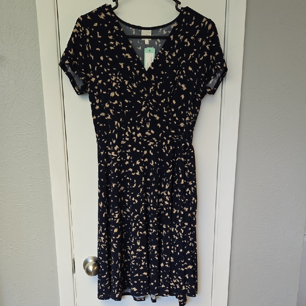 Kaileigh Black and Tan Midi V-Neck Wrapdress Short Sleeve